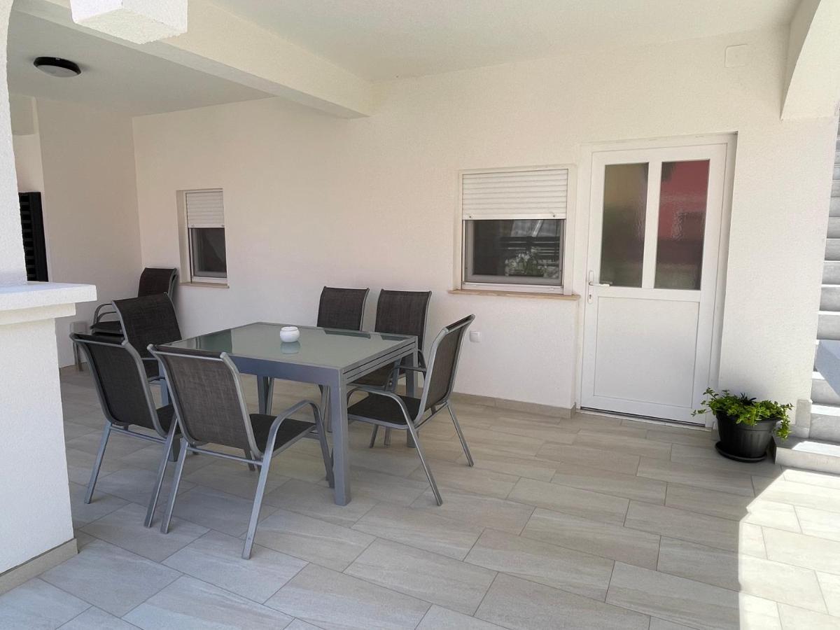 Apartmenthouse Ines วีร์ ภายนอก รูปภาพ