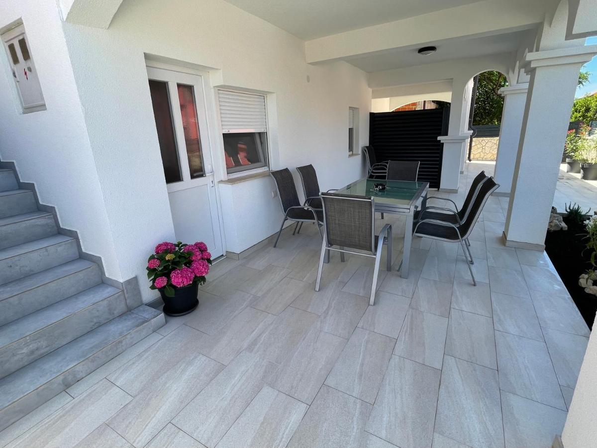 Apartmenthouse Ines วีร์ ภายนอก รูปภาพ