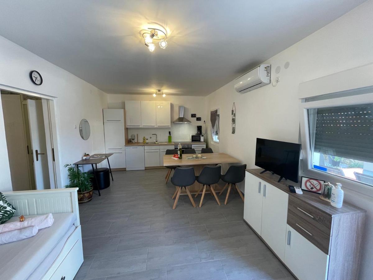 Apartmenthouse Ines วีร์ ภายนอก รูปภาพ