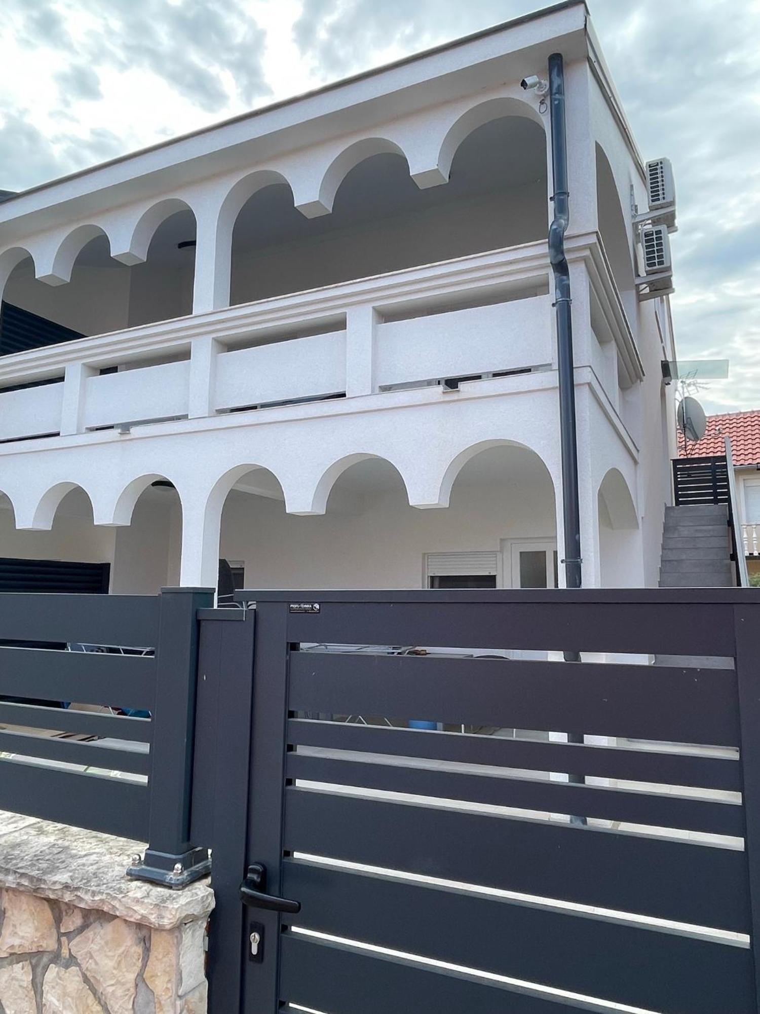 Apartmenthouse Ines วีร์ ภายนอก รูปภาพ