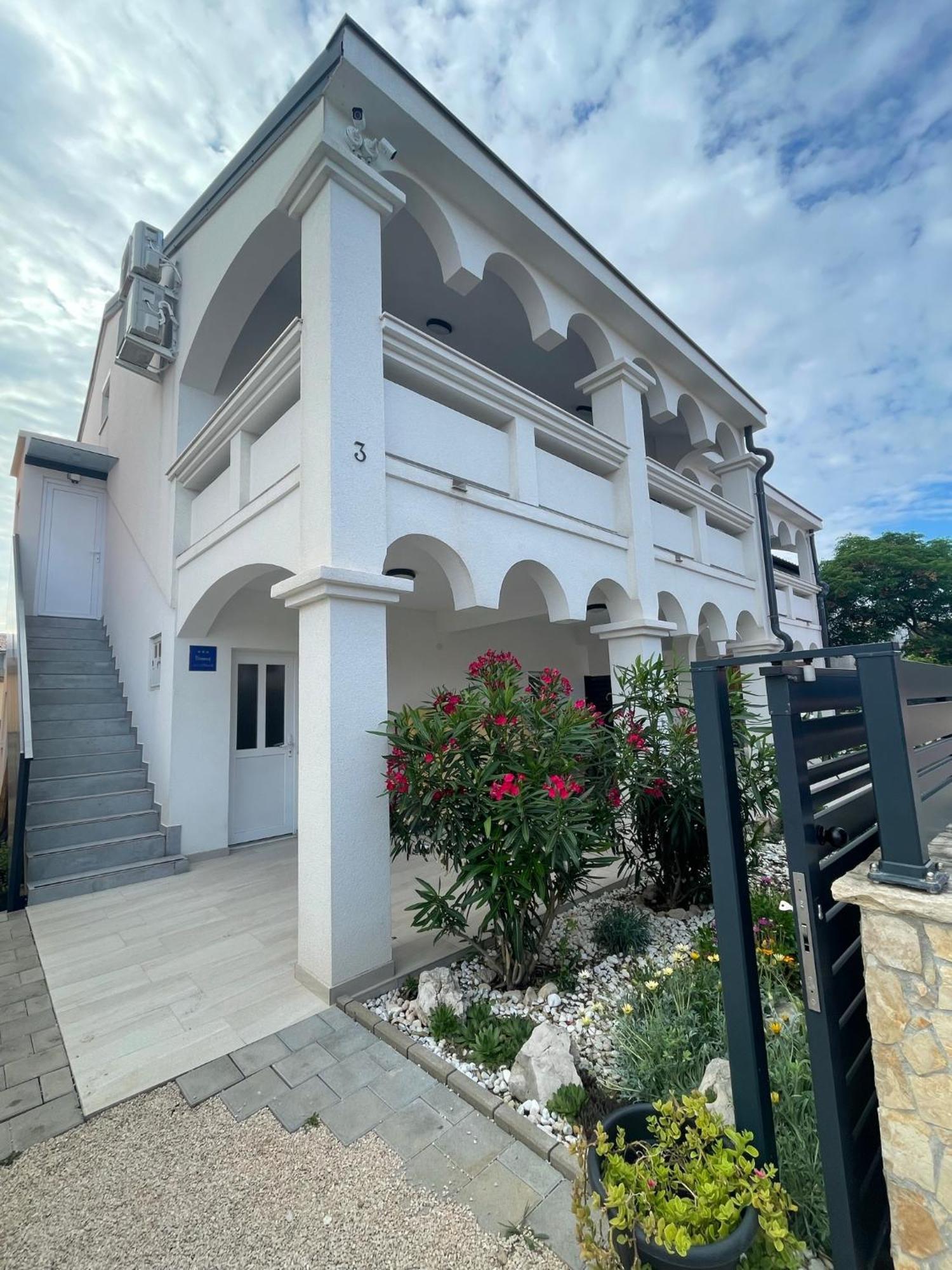Apartmenthouse Ines วีร์ ภายนอก รูปภาพ