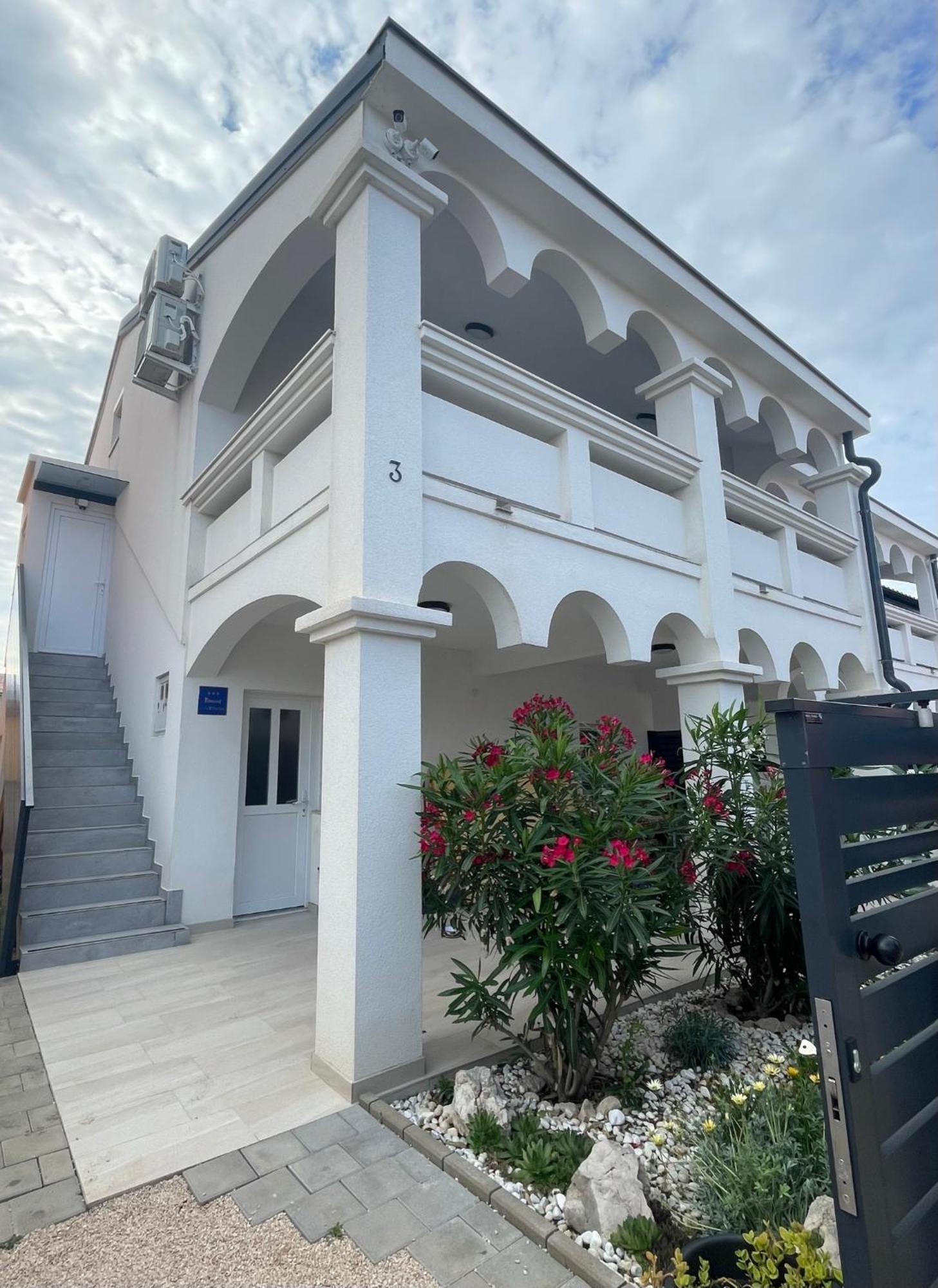 Apartmenthouse Ines วีร์ ภายนอก รูปภาพ