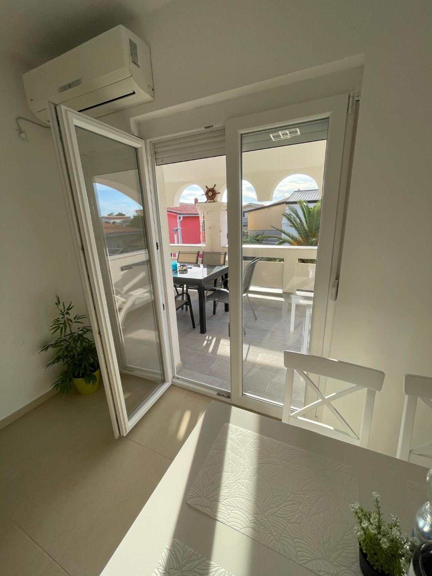 Apartmenthouse Ines วีร์ ภายนอก รูปภาพ